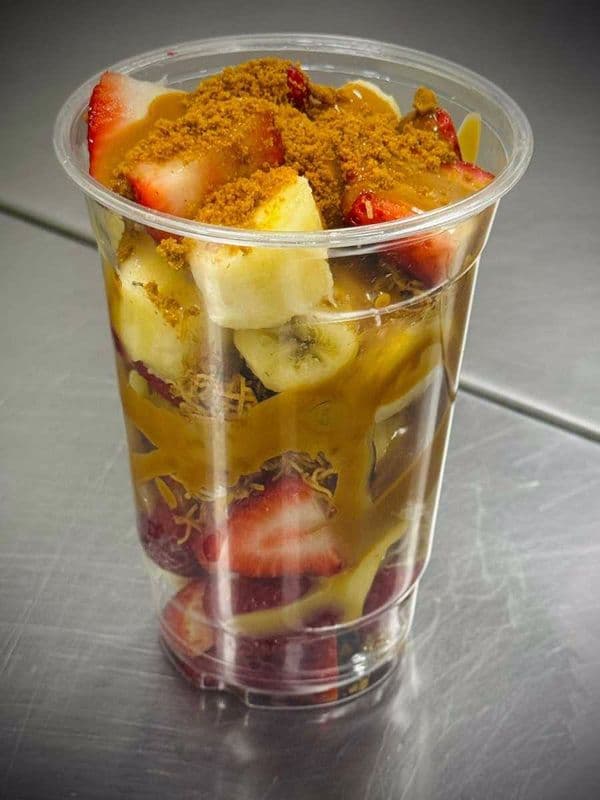 9 Oz Dubai Biscoff Strawberry Banana cup