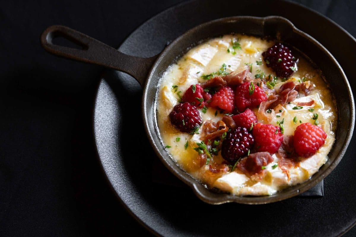 Brie fondant à partager (végé) (sans gluten avec chips de maïs)