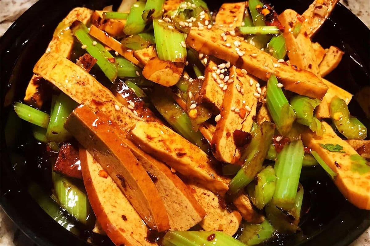 6. Celery Dry Bean Curd 芹菜香干 （原味/麻辣）