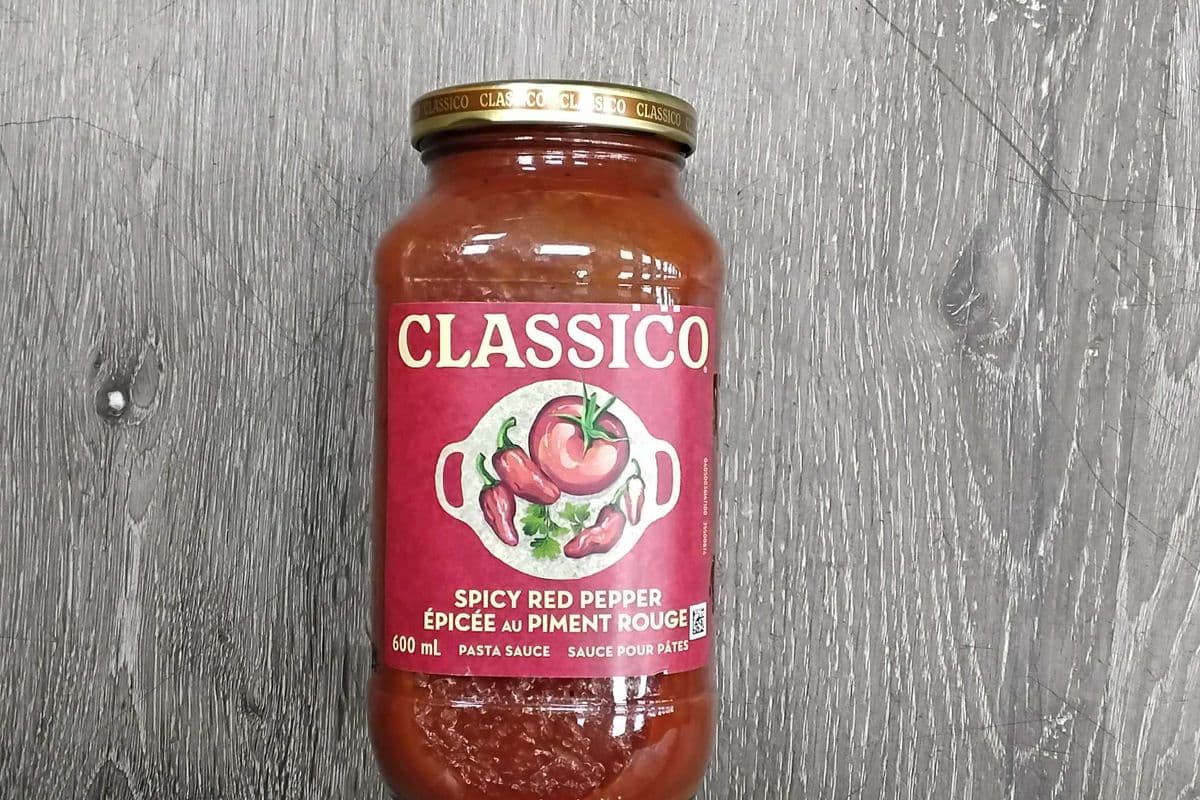 Classico spicy red pepper pasta sauce (600ml)