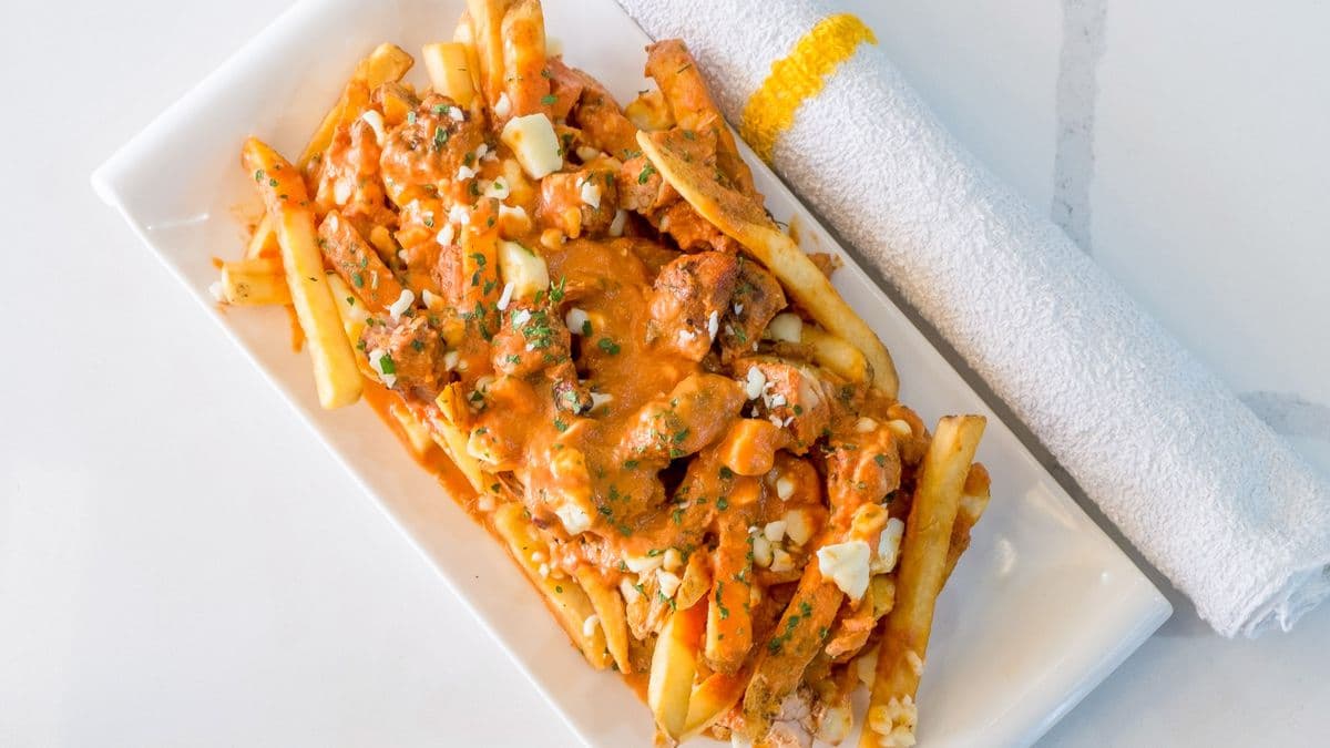 BUTTER CHICKEN POUTINE