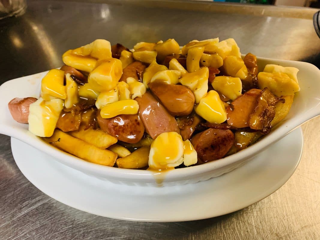 Poutine Saucisses / Sausage Poutine