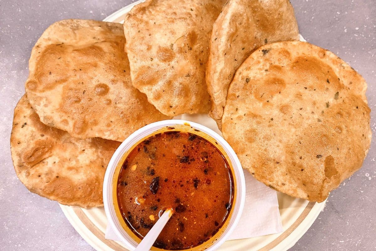 Puri chole ( 5 Puri's)