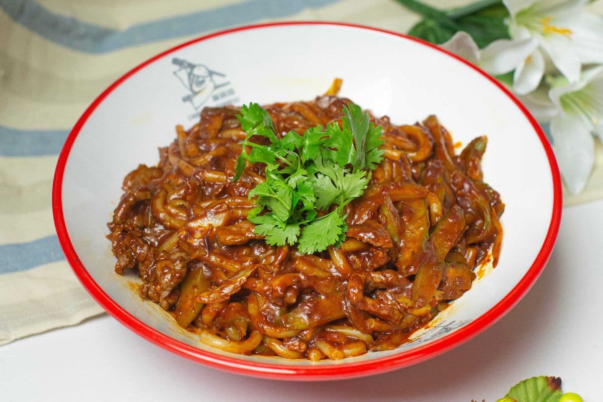 【A2】Xinjiang style stir-fried rice noodle with beef牛肉新疆炒米粉