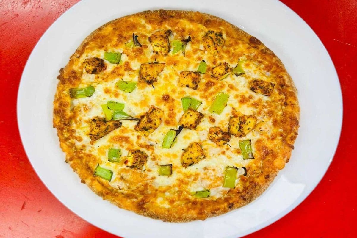 Paneer Makhani Pizza