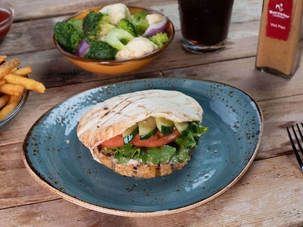 Peri Veggie Pita with 1 Side