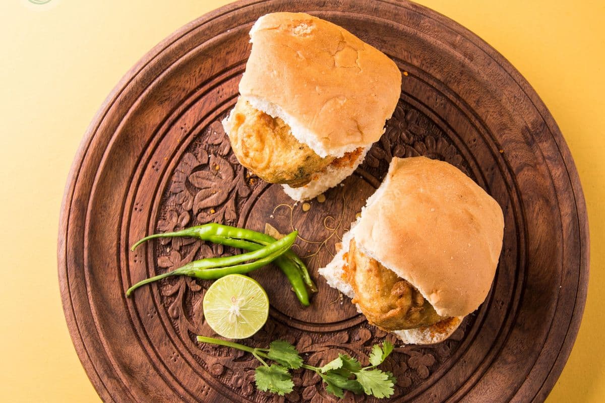 Mayo Cheese Vadapav (1 Piece)