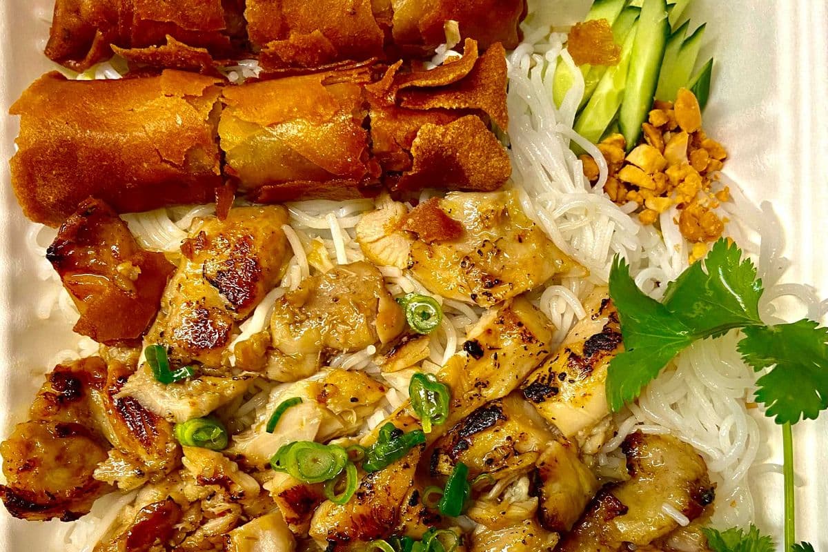 21 Grilled Chicken and Spring Roll - Bún gà nướng chả giò