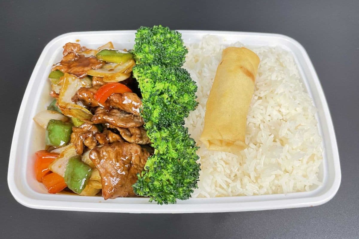 黑椒牛柳饭 / Black Pepper Beef with Rice