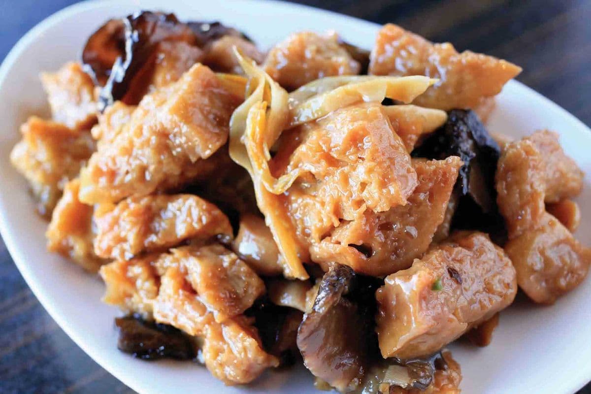Kao-Fu with Stewed Mushrooms and Peanuts 四喜烤麩