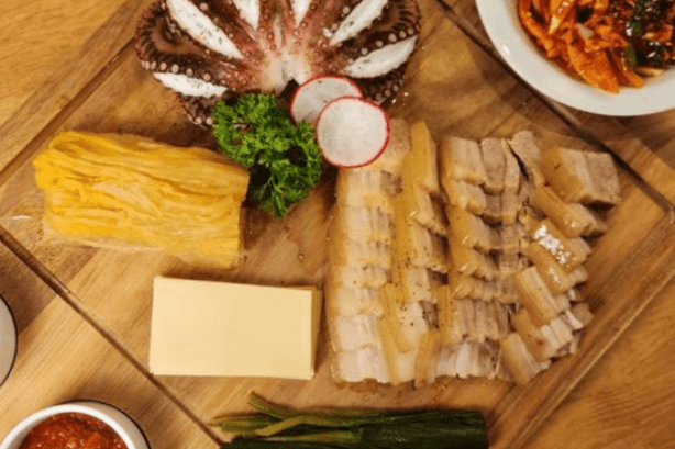 통문어보쌈 / Whole Tako Bossam