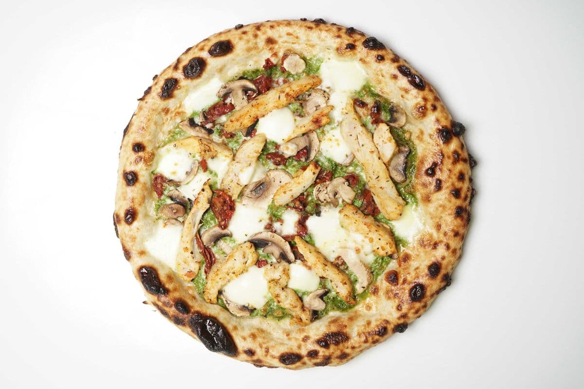 14" Pollo Pesto Pizza