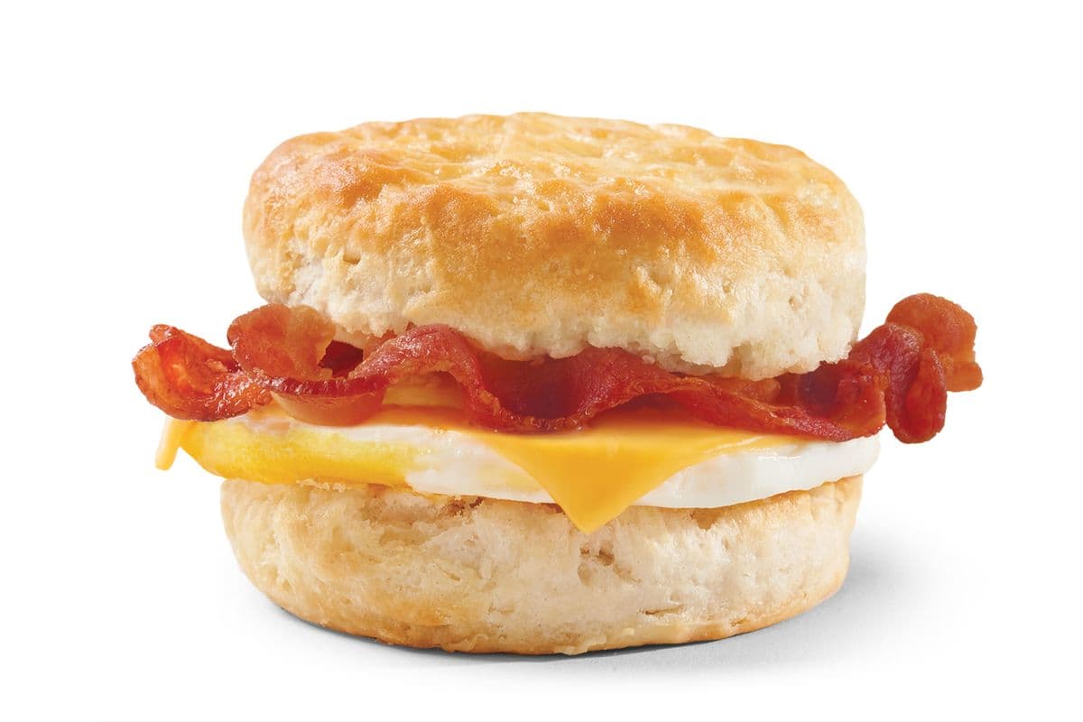 Scone avec bacon, œuf et fromage / Bacon, Egg, and Cheese Biscuit (Cals: 430)