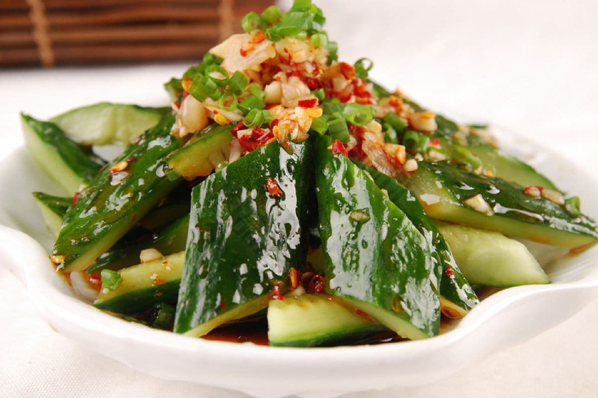Cucumber with Minced Garlic Salad（拍黄瓜）