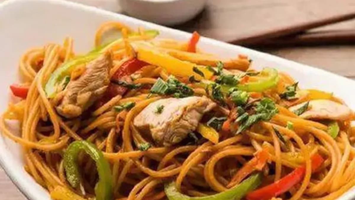 Chili Chicken Hakka Noodles