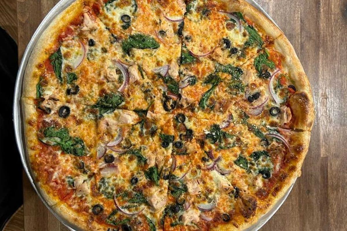 15. Medium Cacciatore (Chicken) Pizza