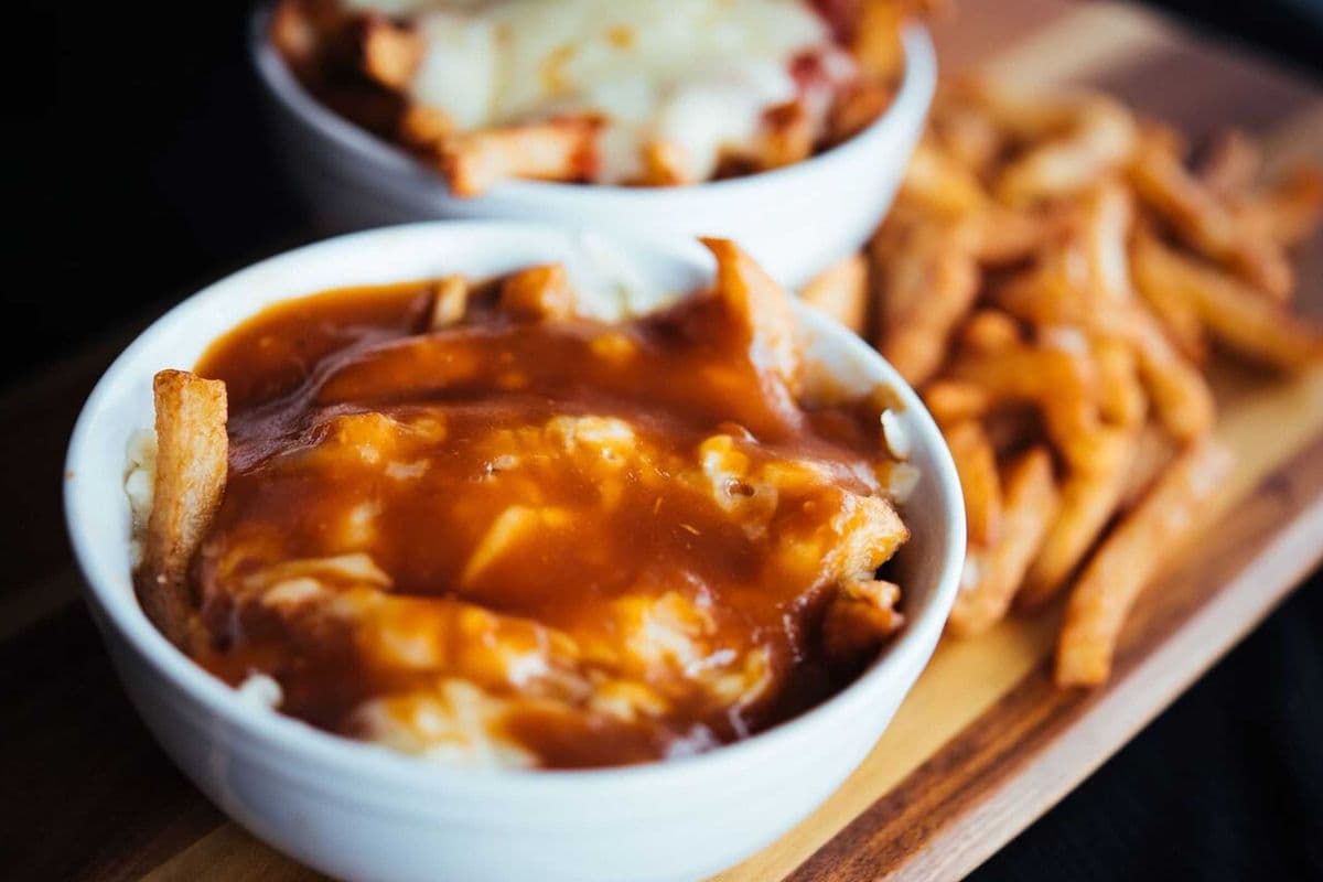 Patates frites avec sauce / French Fries with Sauce