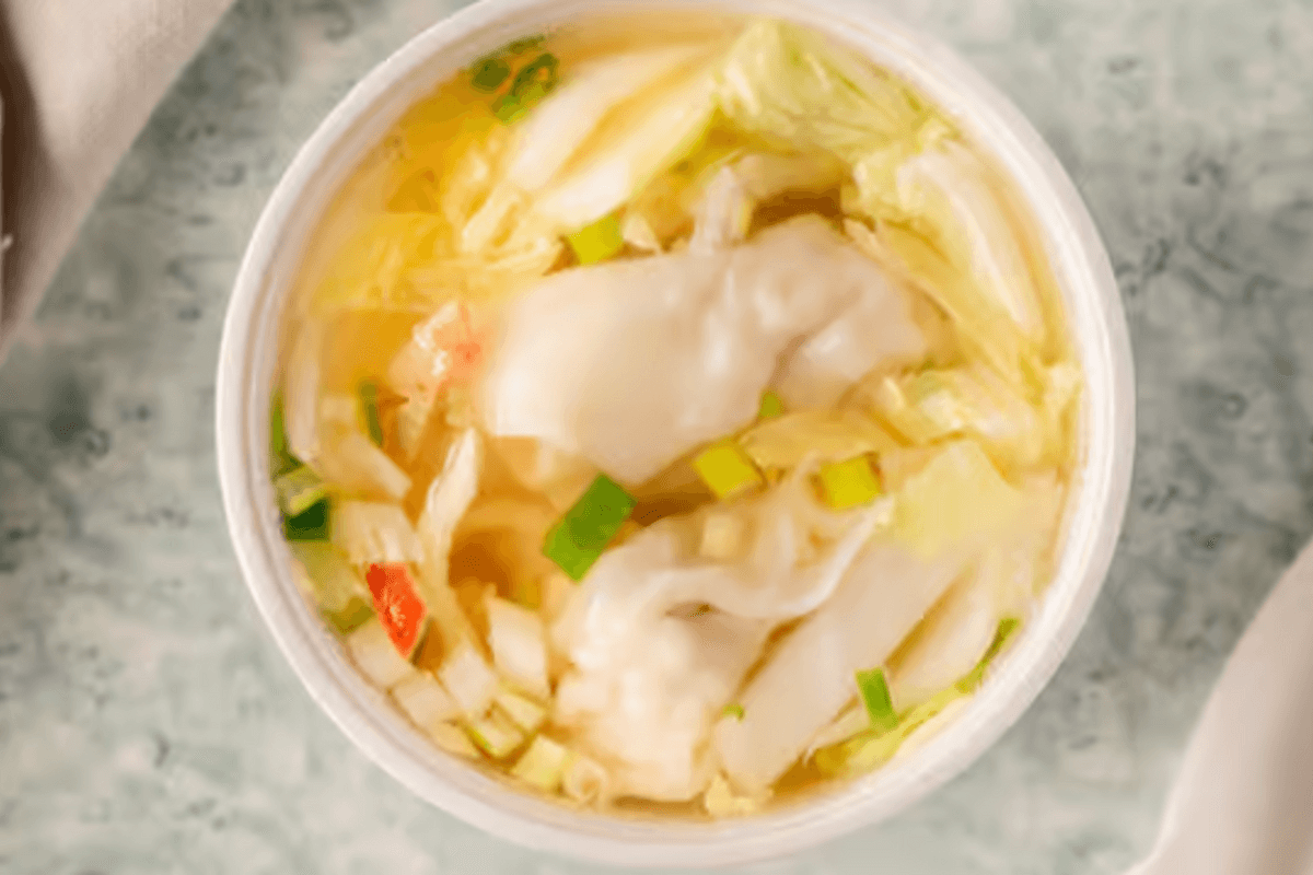 Soupe wonton avec porc barbecue / Wonton Soup with Barbeque Pork
