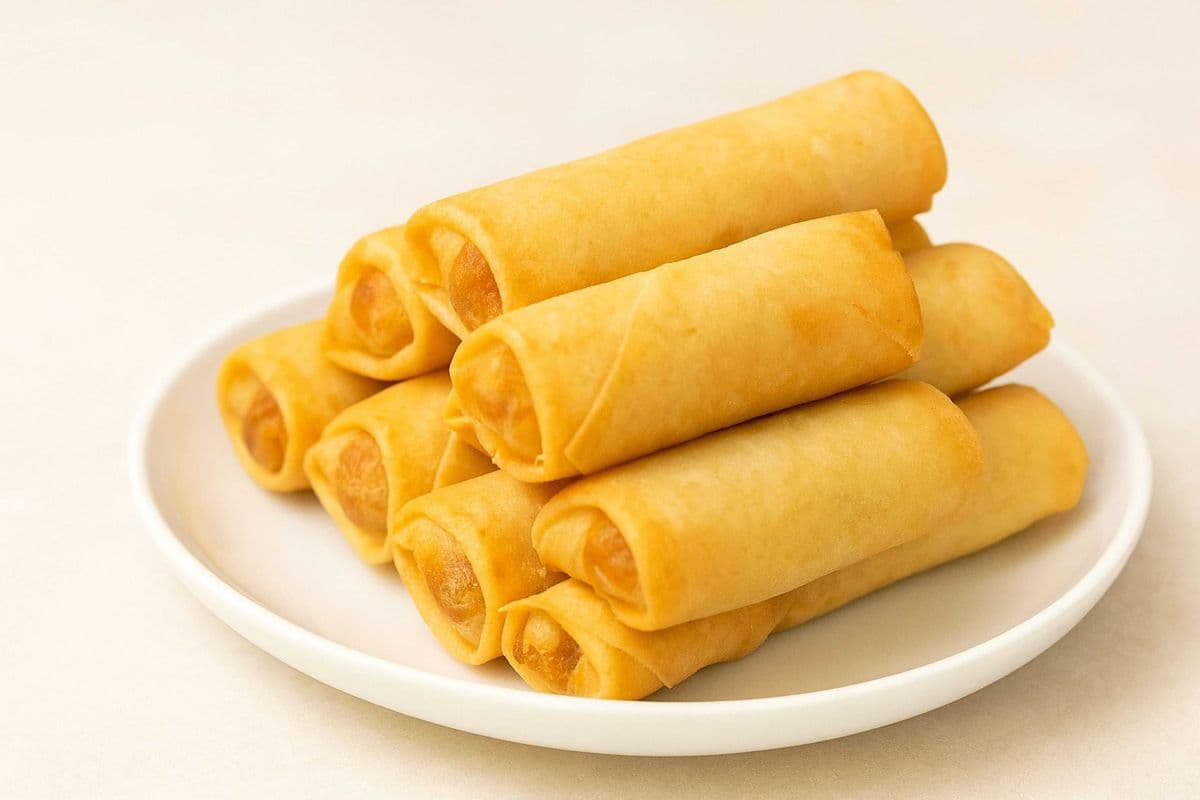 Crispy Spring Rolls (6 pcs) - with Sweet and Chili Sauce