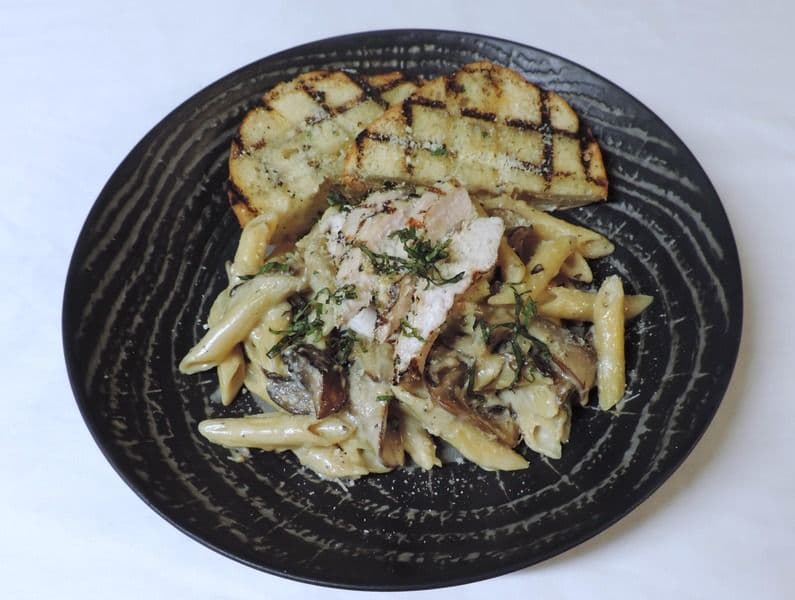 CHICKEN PORTOBELLO PENNE