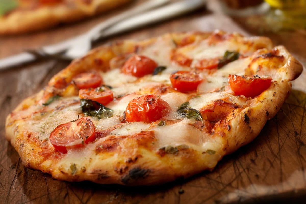 Mediterranean Pizza (8 Slices)