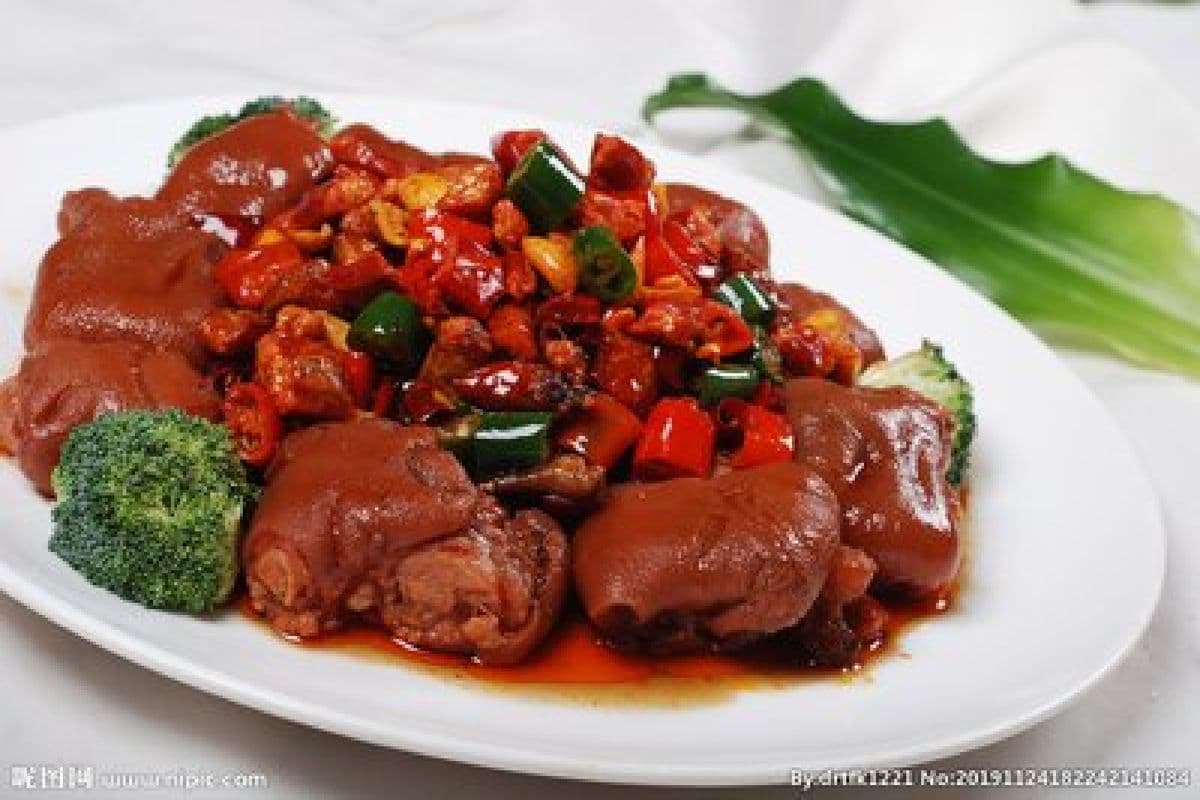 Sichuan-Style Pork Feet（香辣猪手）