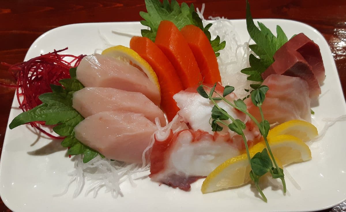 Assorted Sashimi (12 Pcs)