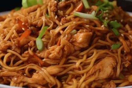 Schezwan Chicken Chow Mein (Spicy)
