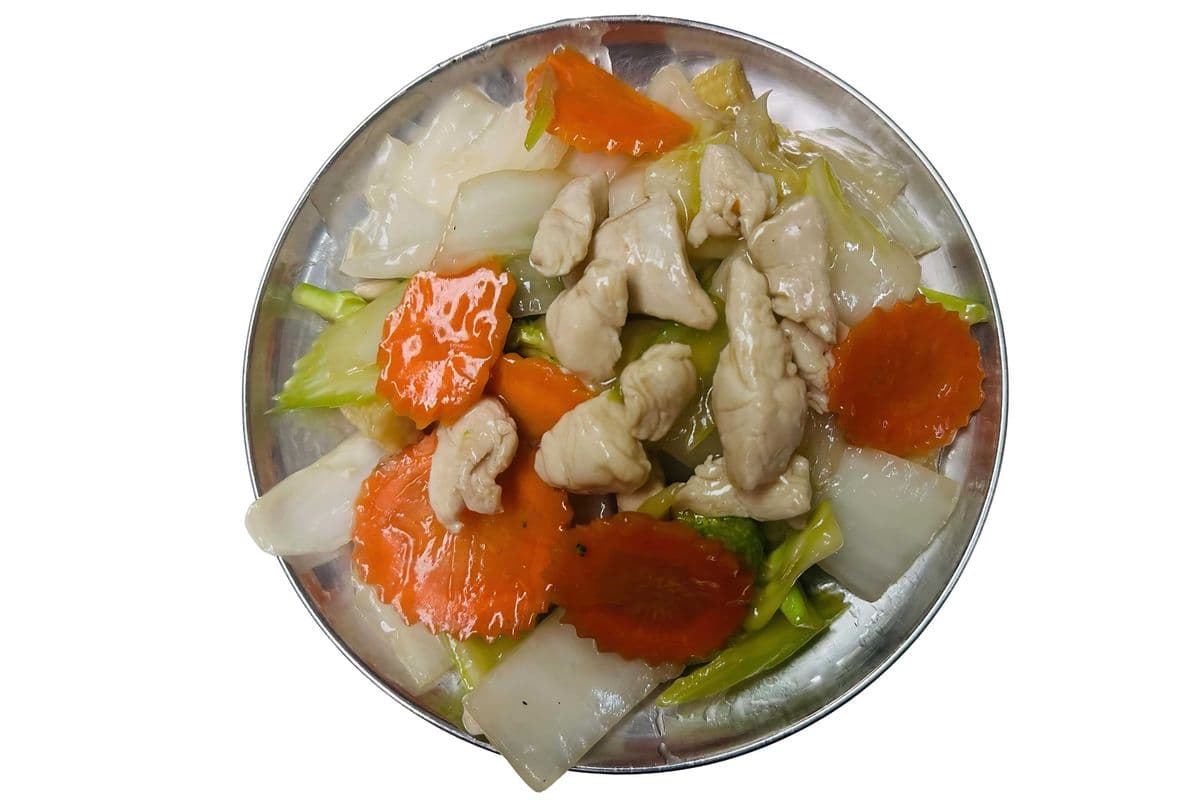 Chicken and Mixed Greens (Jumbo onion, Napa, carrot, broccoli, celery, mushroom, and baby corn)