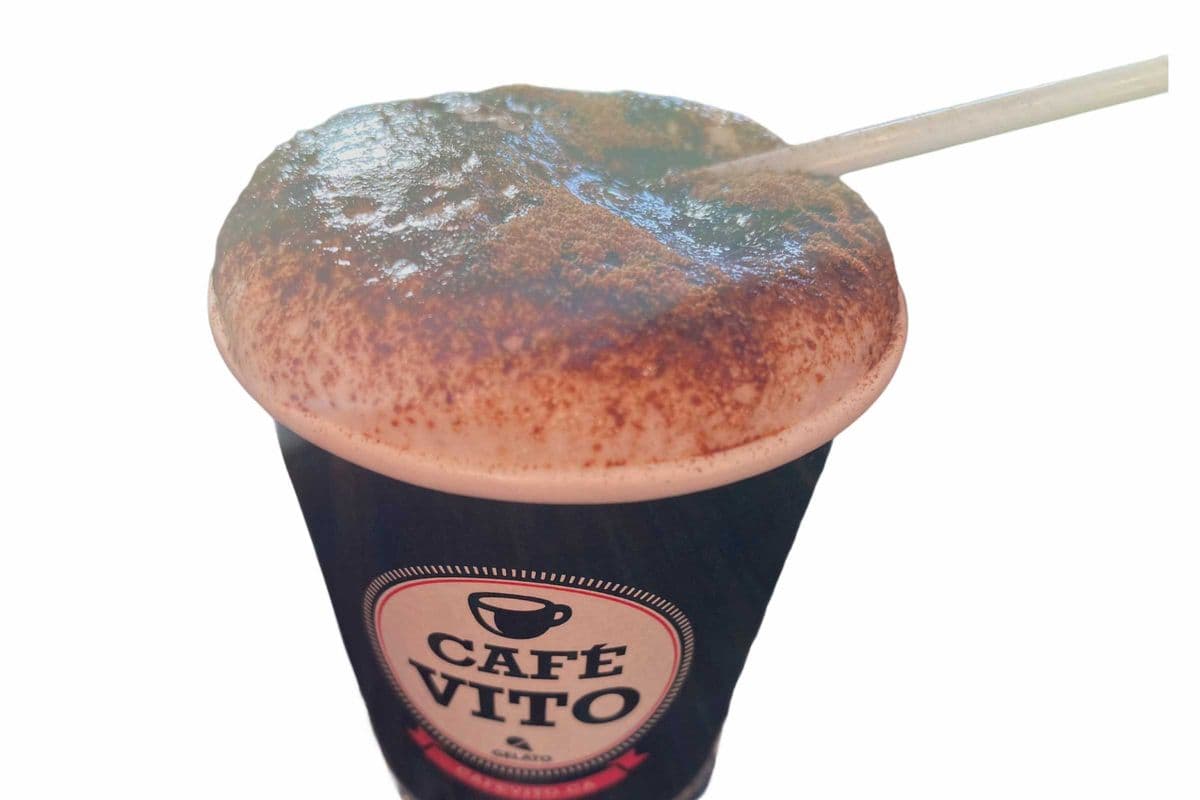 Bebecino, mousse avec lait et chocolat/ Bebecino, foam, milk and chocolate