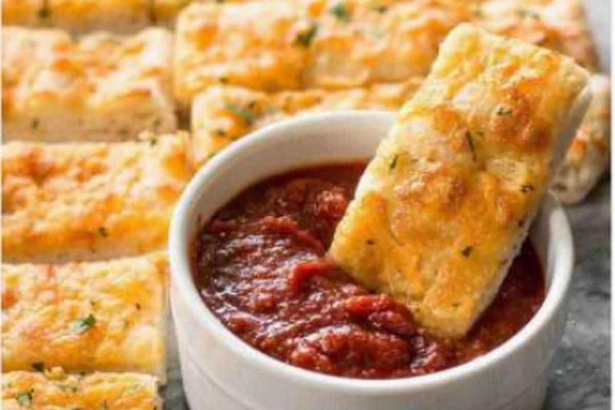 Garlic Cheesy Bread with Marinara Sauce (8 pcs)