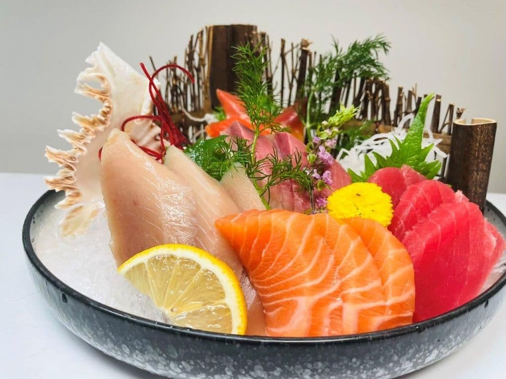 Assorted Sashimi (16 Pcs)