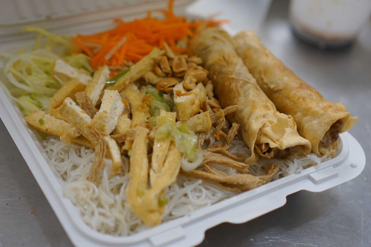 V7. Veggie Spring Roll and Tofu Vermicelli / Bún Chả Giò Chay Dậu Hũ