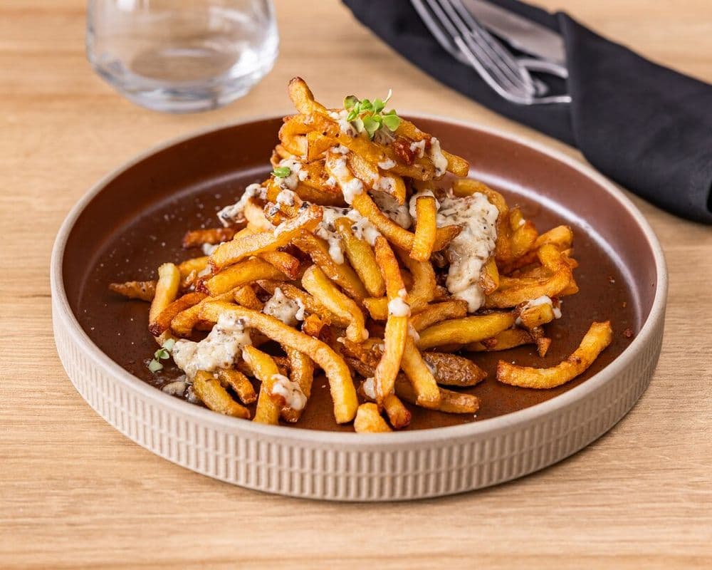 Frites maison, truffes et fondue au fromage fontina