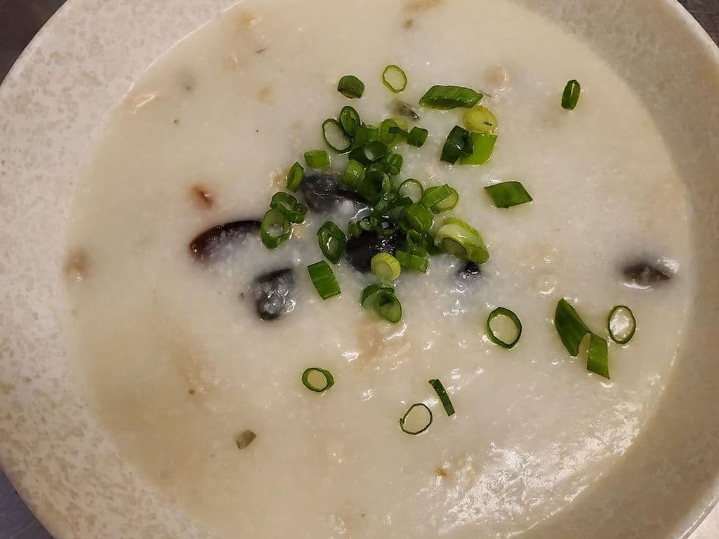 C1. 皮蛋瘦肉粥  Preserved Egg & Pork Congee