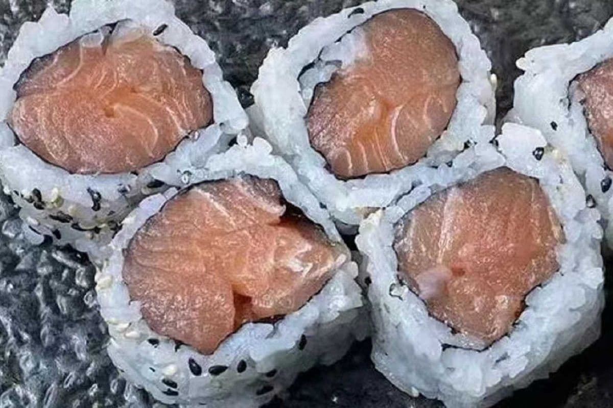 R04. Salmon Roll 三⽂⻥卷