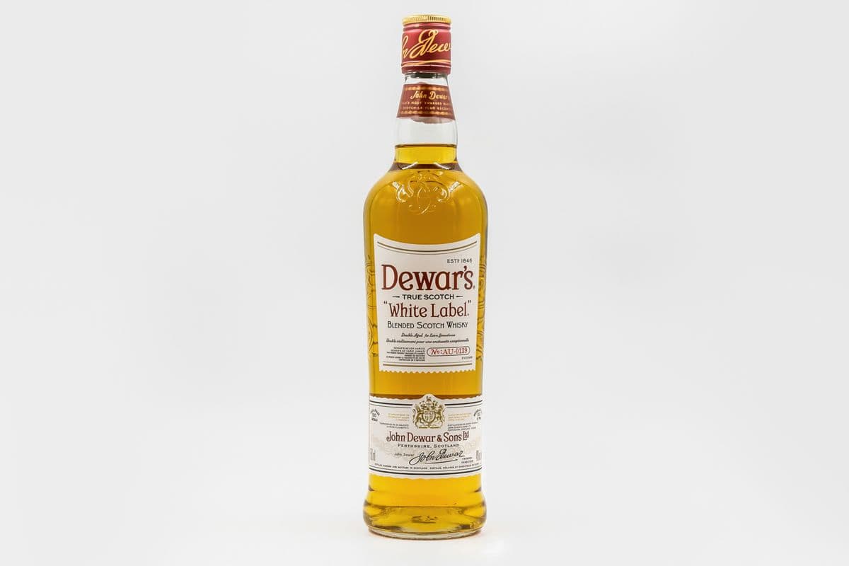Dewars White Label Scotch Whisky (1 x 750 ml)