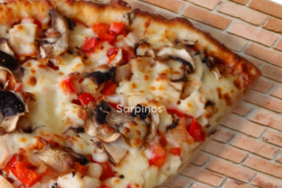 14" Hot Buffalo Chicken Pizza (Large (14"))