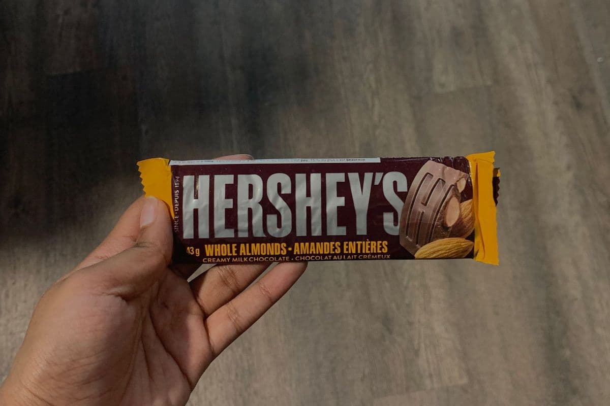 Hershey’s Whole Almonds Bar (43g)