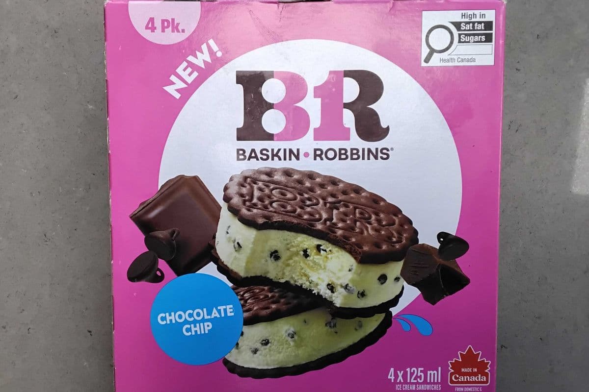 Baskin Robbins Chocolate Chip Ice Cream Sandwiches, Prepared in Canada with Canadian Dairy, Kosher, 500 mL (4*125 ml)