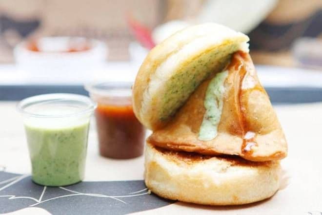 Samosa Pav (2pcs)