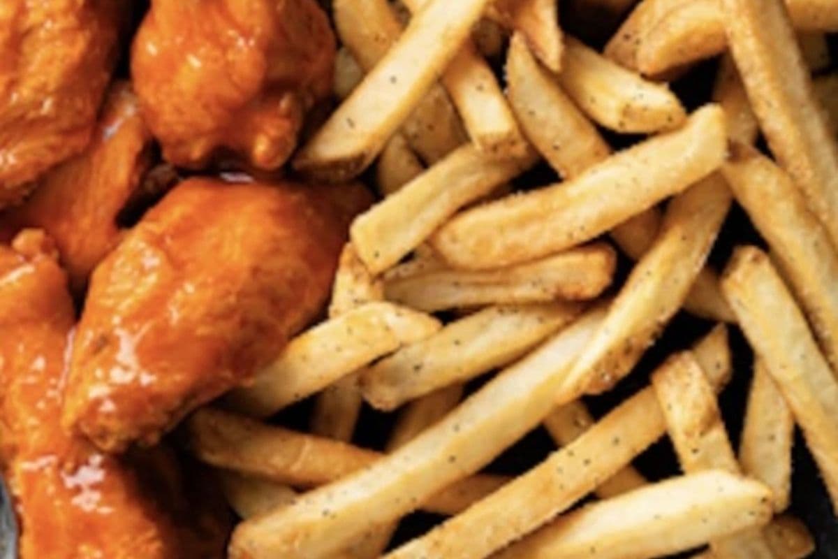 Chicken Wings (5 pcs) and Fries Combo