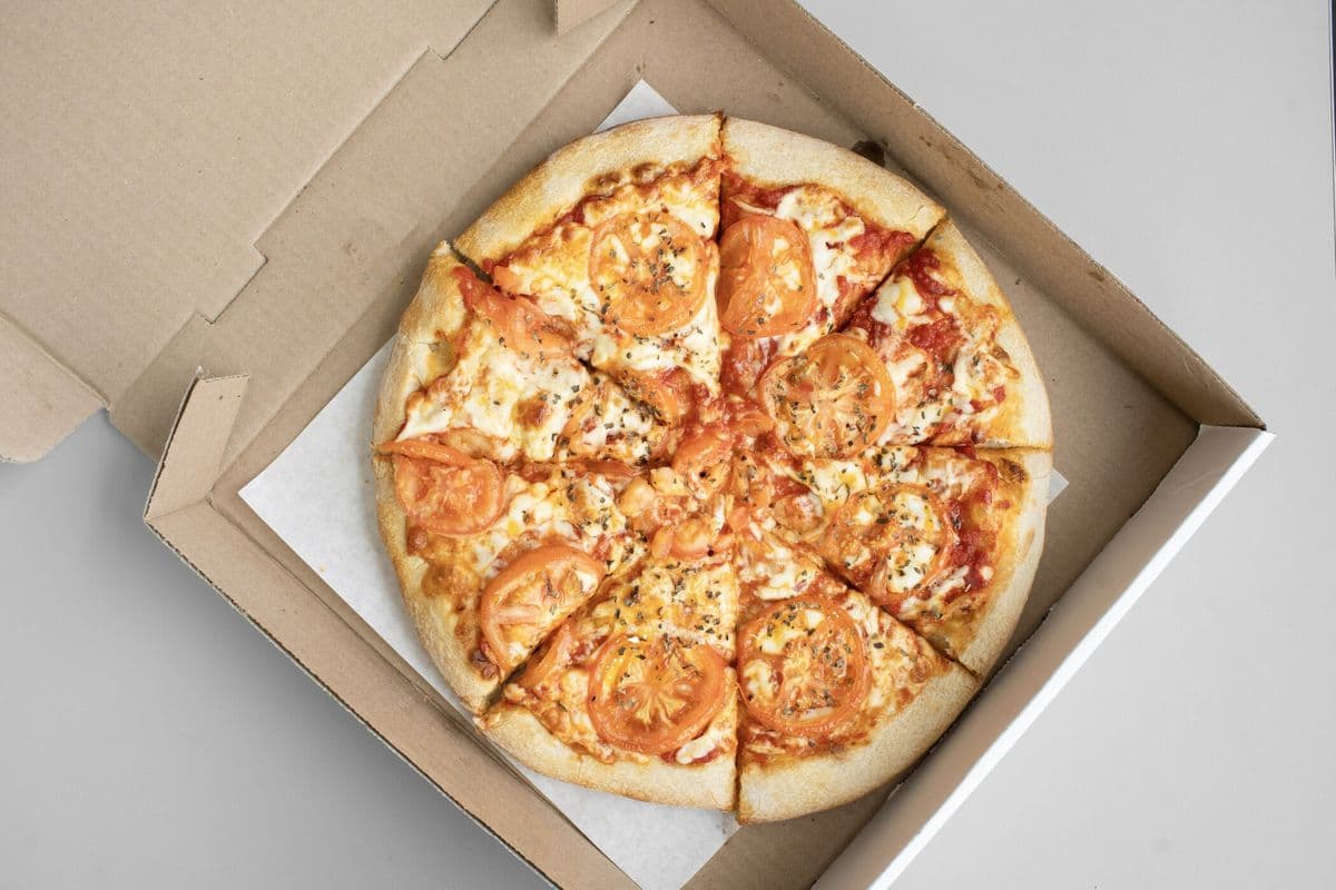 12¨ Medium Flaming Margherita Signature Pizza