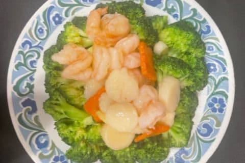 Fried Shrimp and Scallop with Season Vegetable 時菜炒蝦球帶子