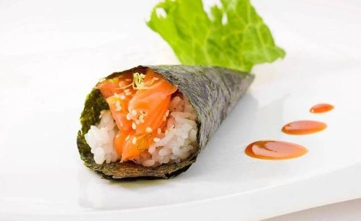 Salmon avocado Hand Roll