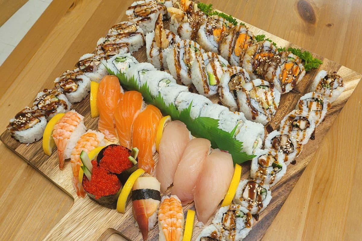 Team Canada Tray (50pc : for 3-4 people)