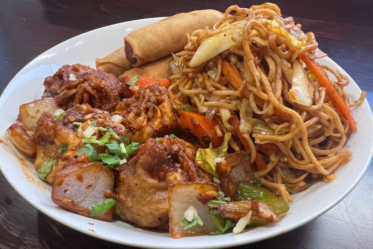 VEG MOMO NOODLE COMBO