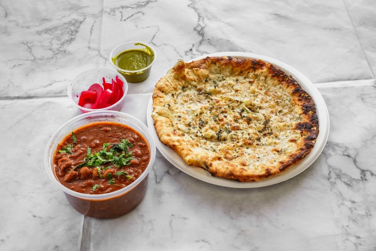 Amritsari Aloo Kulcha (2 pcs)