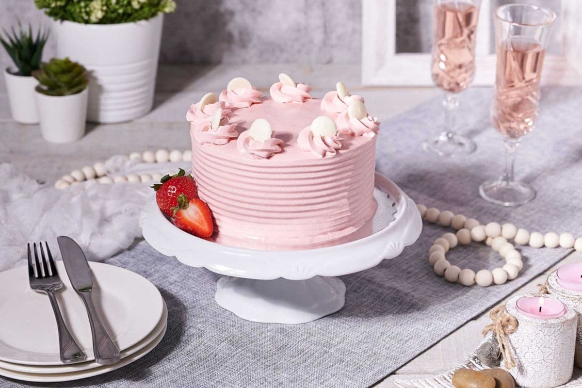 Vanilla Cake with Strawberry Buttercream 6"