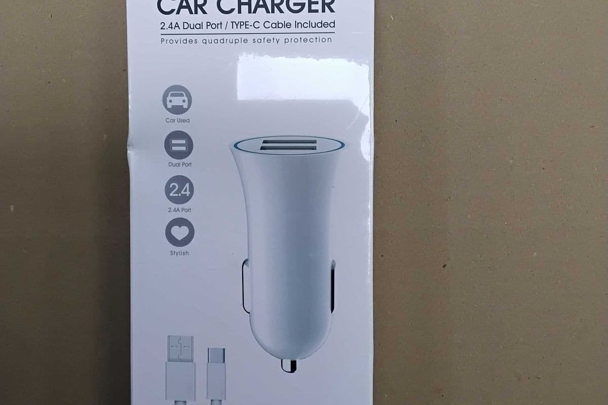 Car charger 2.4A dual port.
